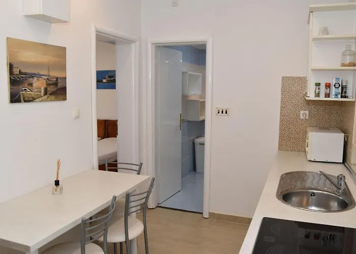 Ruhige Mit Terrasse Und Garten By Interhome * Pakoštane