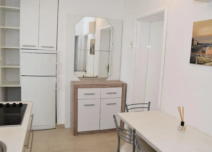 Apartmán Ruhige Mit Terrasse Und Garten By Interhome