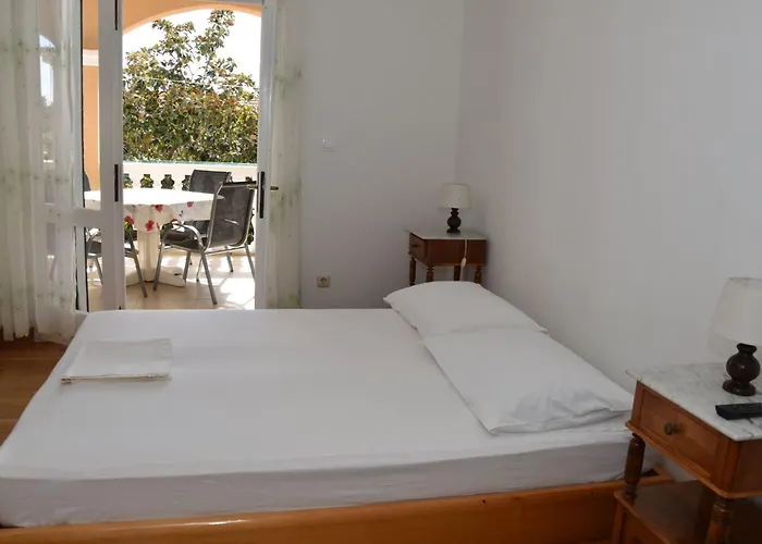 Ruhige Mit Terrasse Und Garten By Interhome Lejlighed