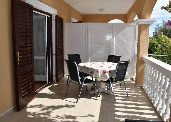 Ruhige Mit Terrasse Und Garten By Interhome Lejlighed