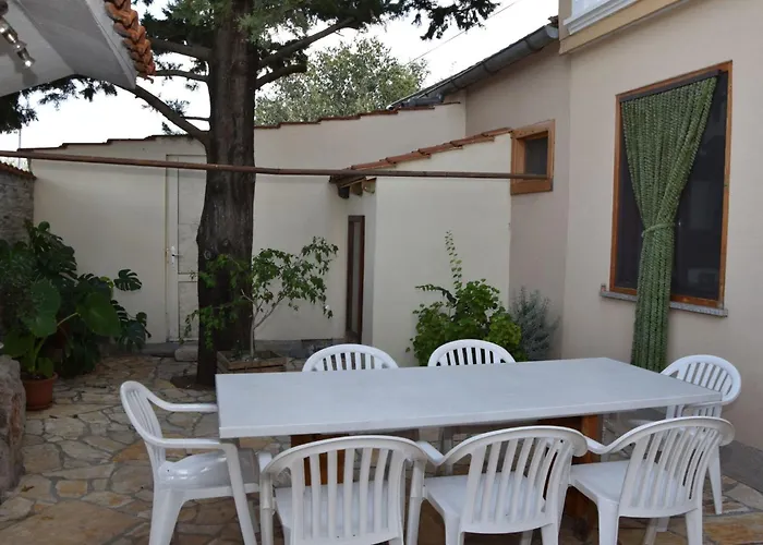 Lejlighed Ruhige Mit Terrasse Und Garten By Interhome