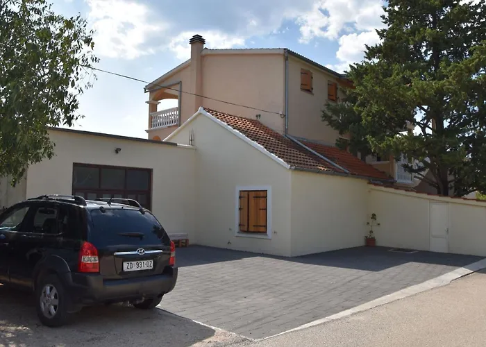 Ruhige Mit Terrasse Und Garten By Interhome