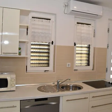Apartmán Ruhige Mit Terrasse Und Garten By Interhome Pakoštane