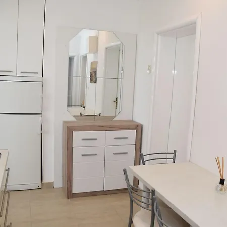 Apartmán Ruhige Mit Terrasse Und Garten By Interhome