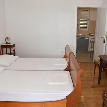 Apartmán Ruhige Mit Terrasse Und Garten By Interhome *