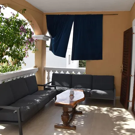 Apartmán Ruhige Mit Terrasse Und Garten By Interhome *