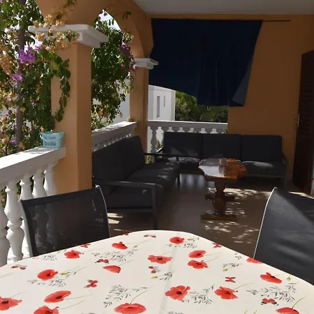 Ruhige Mit Terrasse Und Garten By Interhome *