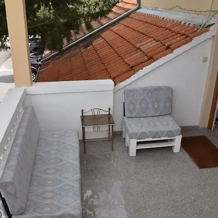 Ruhige Mit Terrasse Und Garten By Interhome * Pakoštane