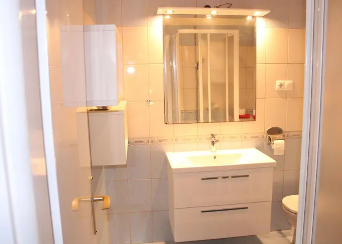 Ruhige Mit Terrasse Und Garten By Interhome Apartman *